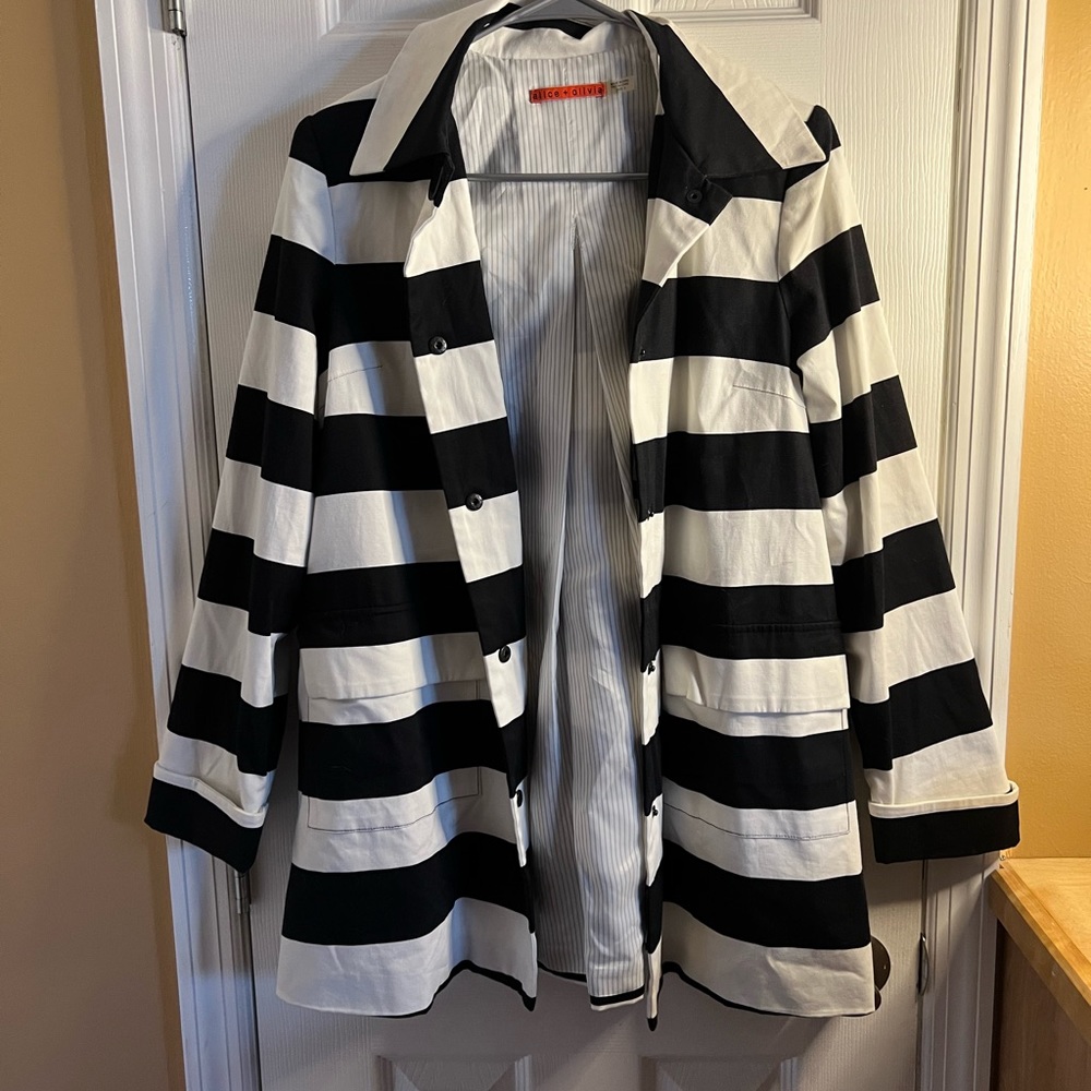 Alice + Oliva Black Striped lightweight coat blazer